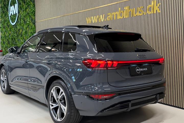 Grå Audi Q6 e-tron fra 2026