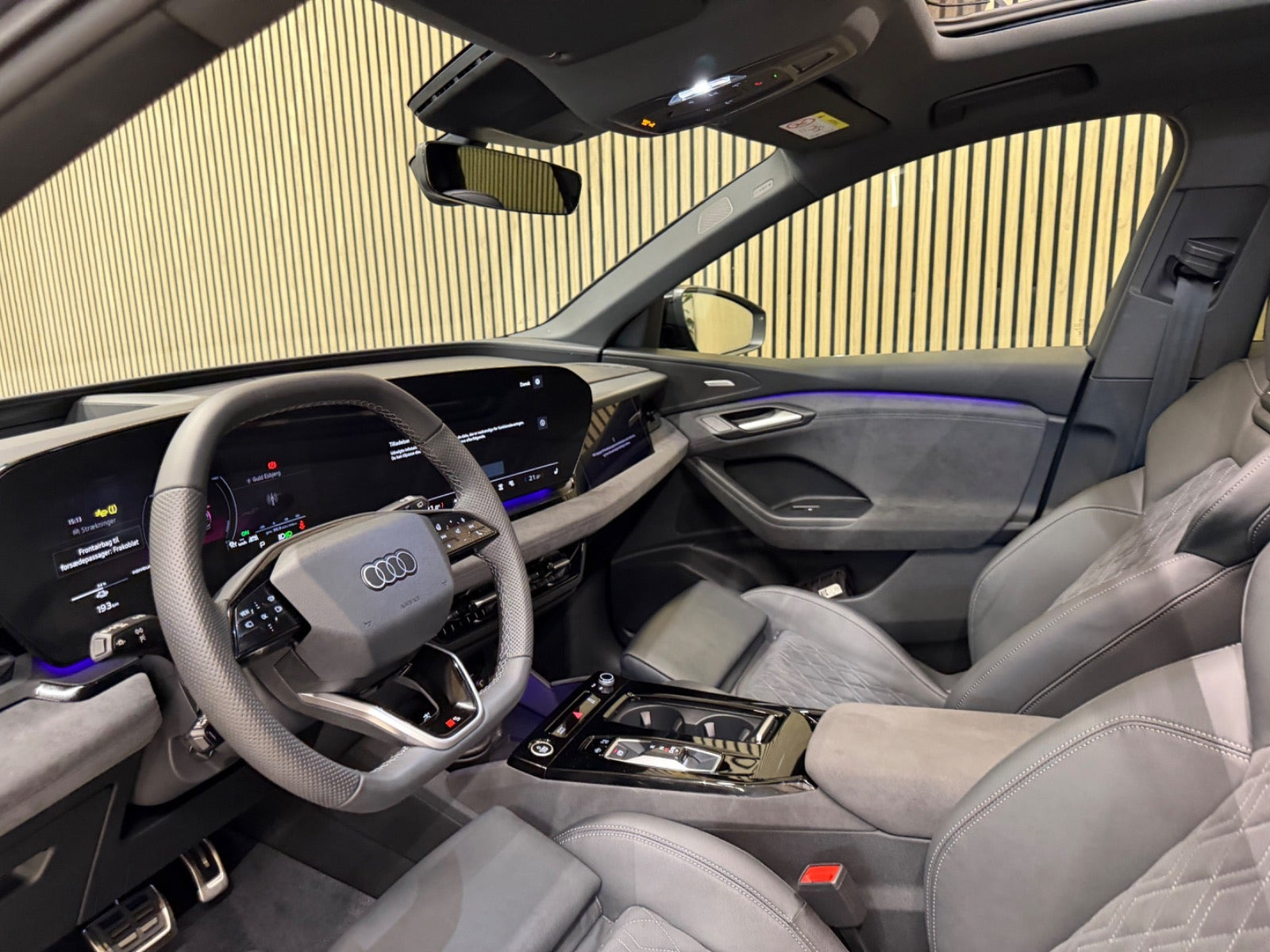 Grå Audi Q6 e-tron fra 2026