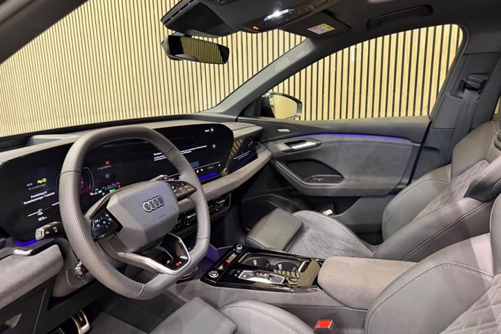 Grå Audi Q6 e-tron fra 2026