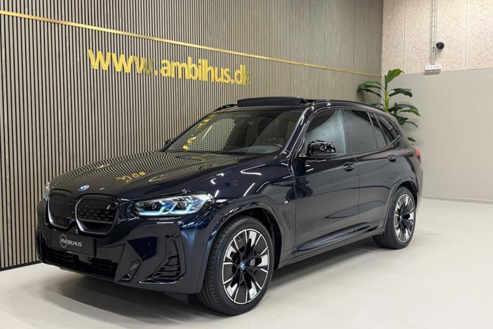 Sort BMW iX3 fra 2023