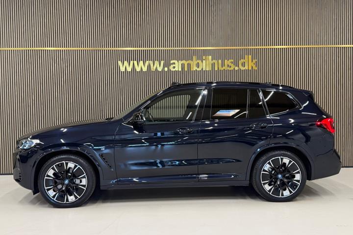 Sort BMW iX3 fra 2023
