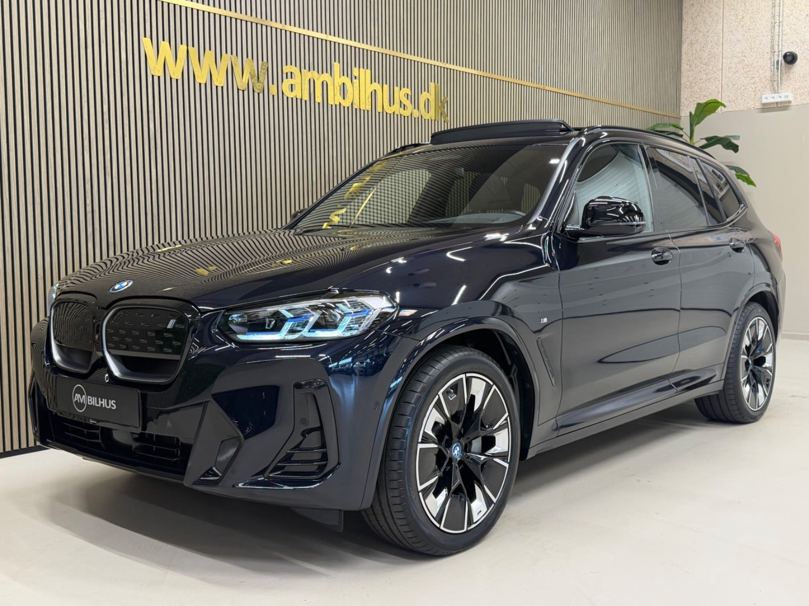 Sort BMW iX3 fra 2023