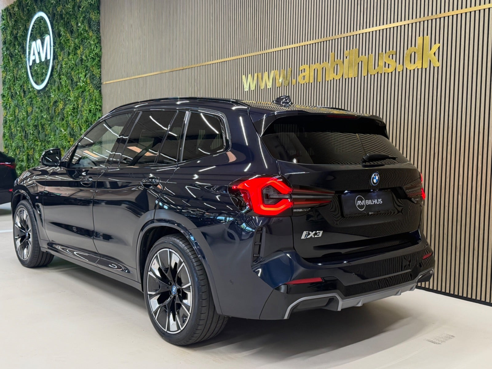 Sort BMW iX3 fra 2023