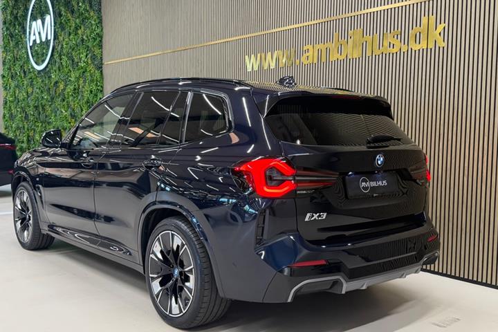 Sort BMW iX3 fra 2023