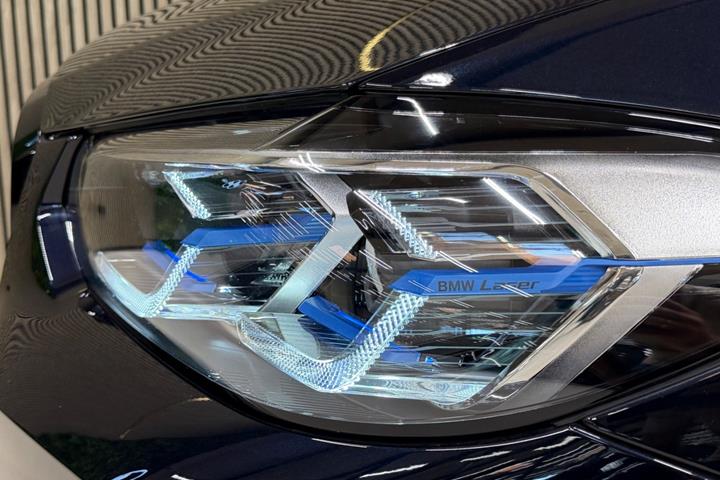 Sort BMW iX3 fra 2023