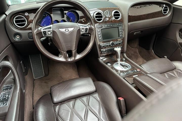 Grå Bentley Continental GTC fra 2009