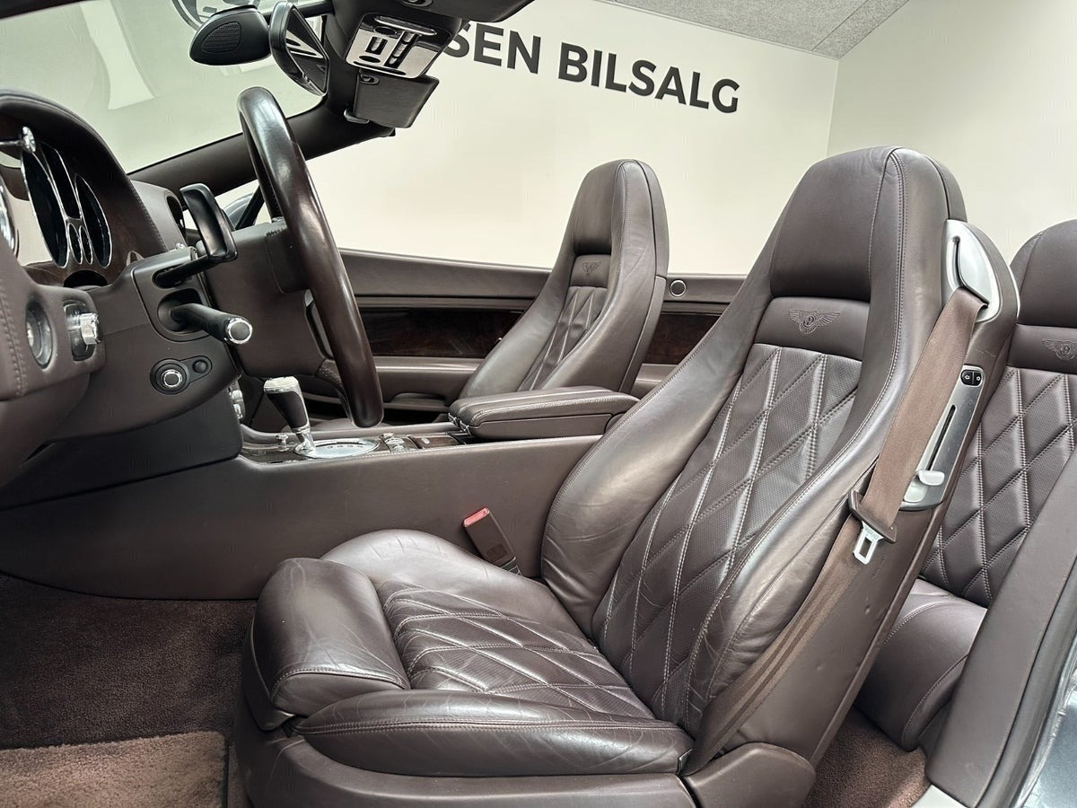 Grå Bentley Continental GTC fra 2009