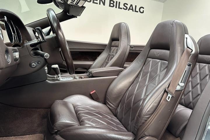 Grå Bentley Continental GTC fra 2009