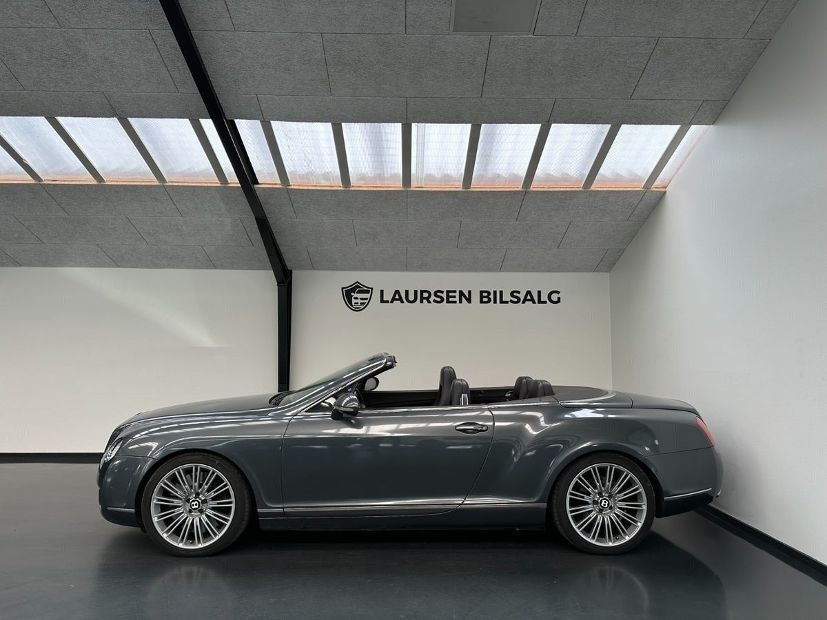 Grå Bentley Continental GTC fra 2009