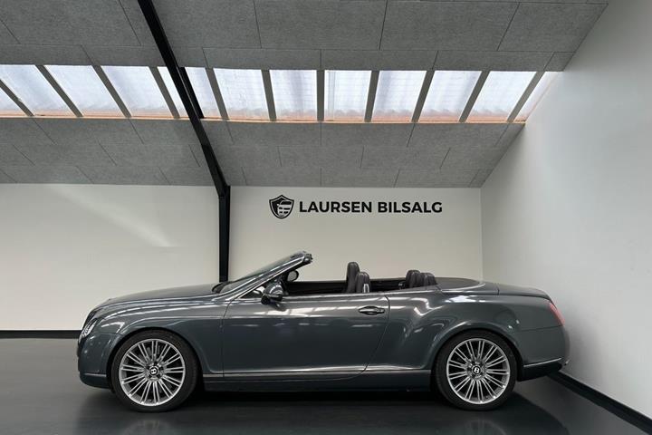 Grå Bentley Continental GTC fra 2009