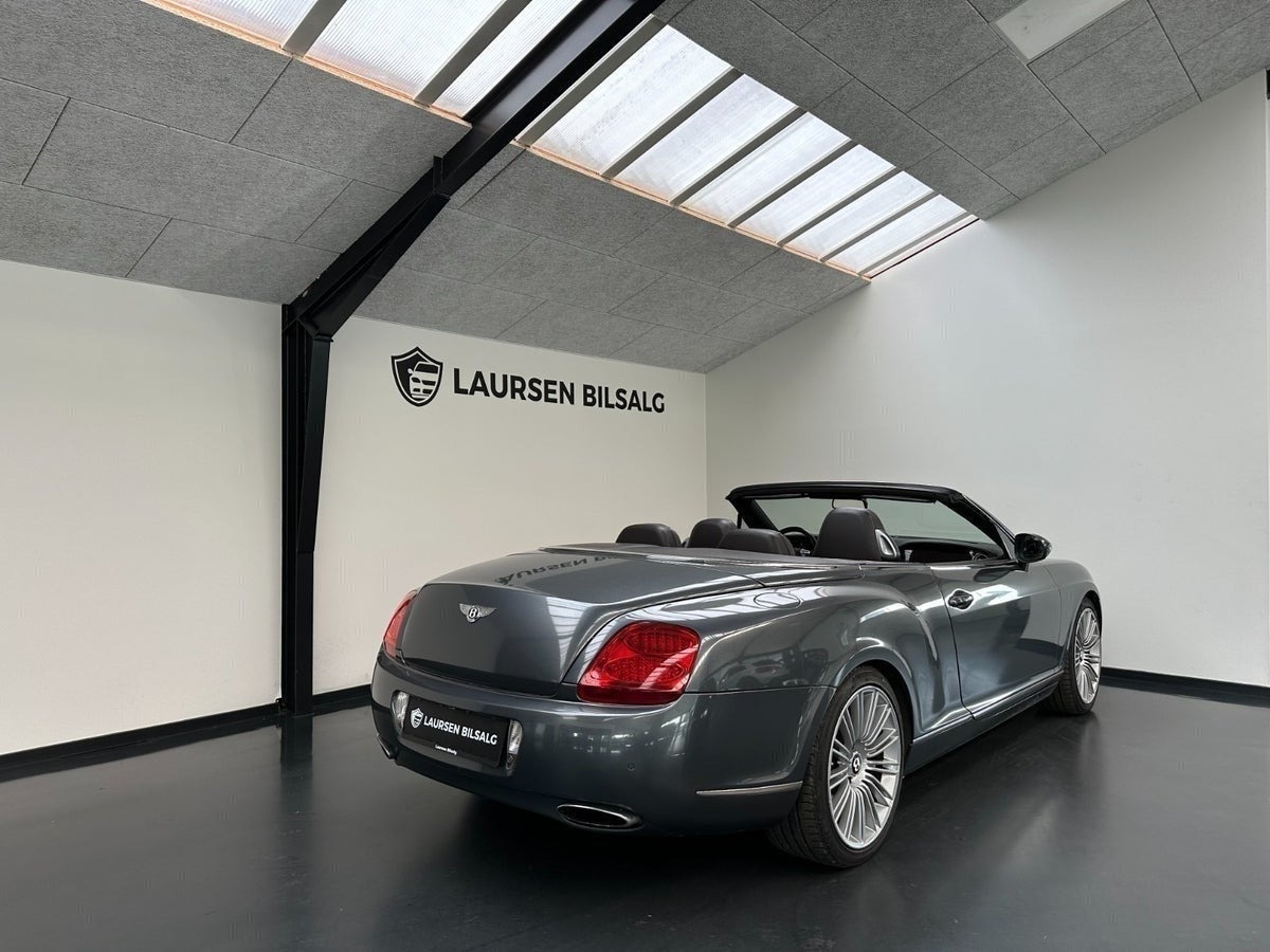 Grå Bentley Continental GTC fra 2009