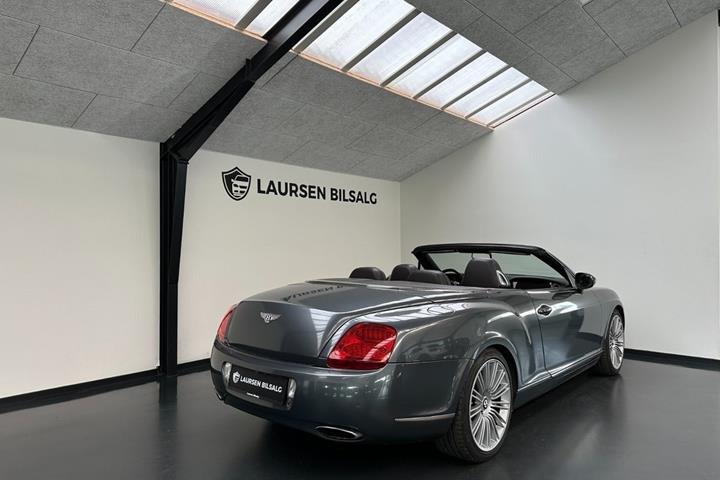 Grå Bentley Continental GTC fra 2009