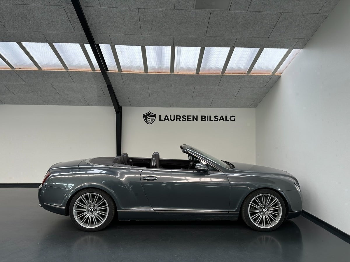 Grå Bentley Continental GTC fra 2009