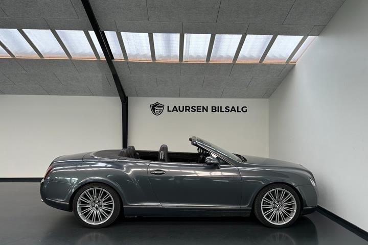 Grå Bentley Continental GTC fra 2009