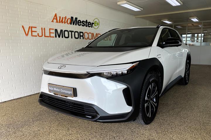 Hvid Toyota BZ4X fra 2024