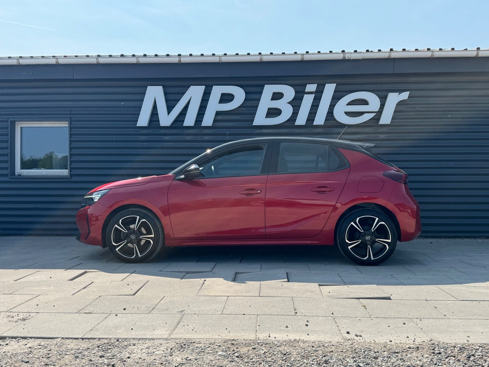 Rød Opel Corsa fra 2024