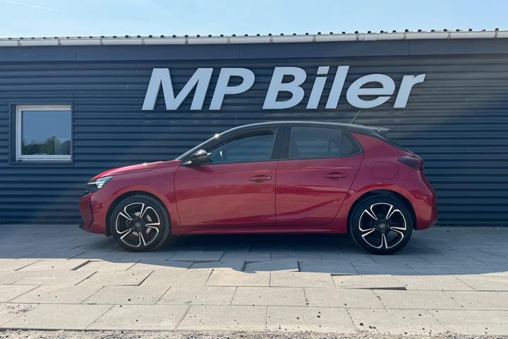 Rød Opel Corsa fra 2024