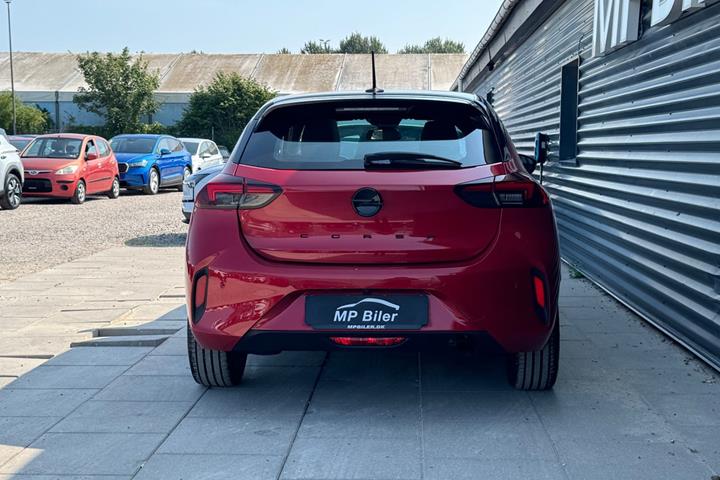 Rød Opel Corsa fra 2024