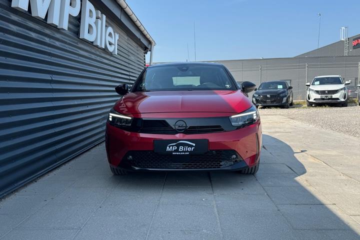 Rød Opel Corsa fra 2024