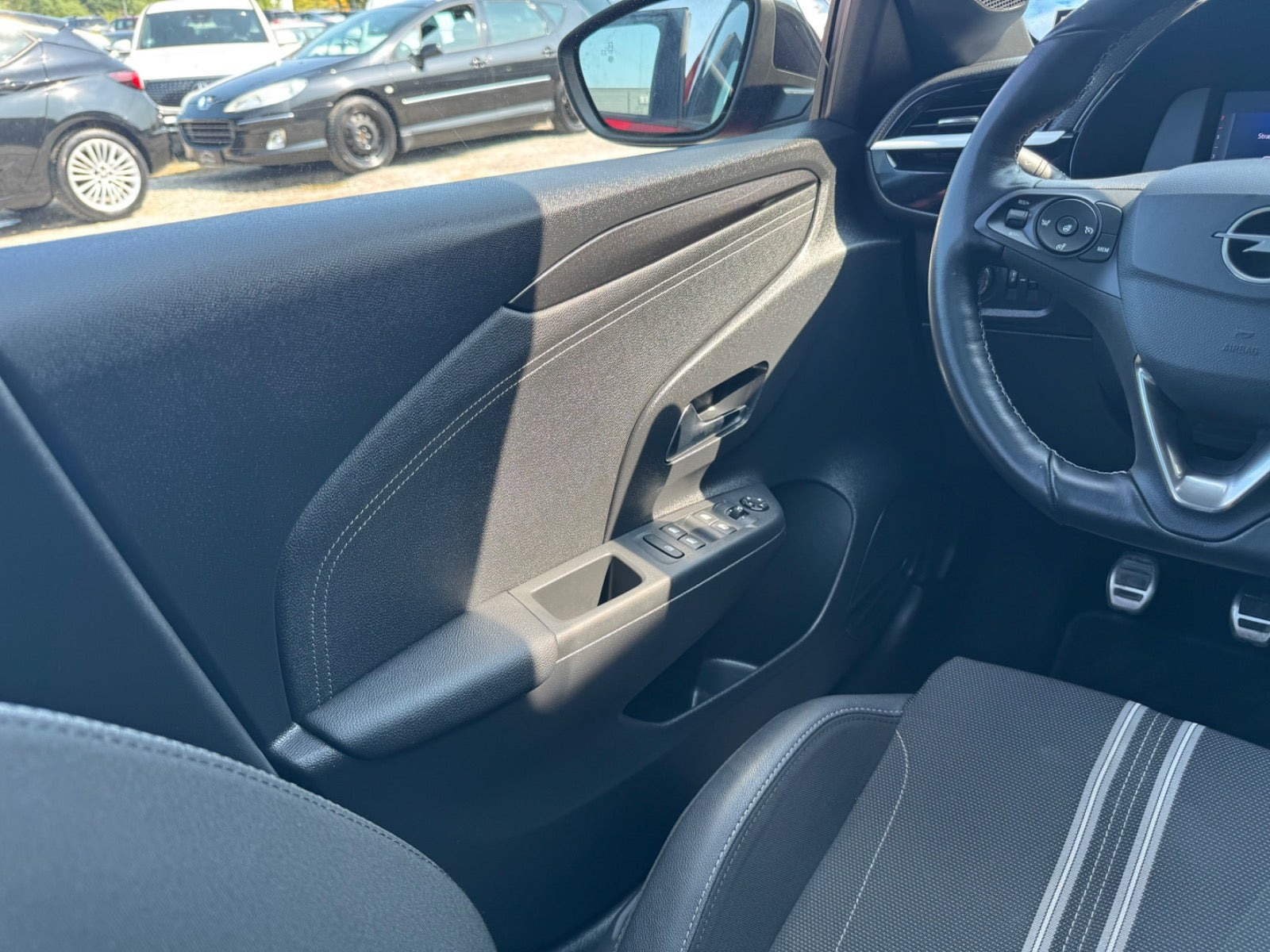 Rød Opel Corsa fra 2024