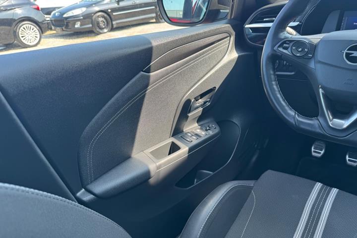 Rød Opel Corsa fra 2024