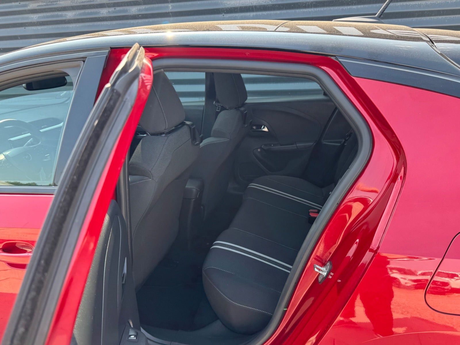 Rød Opel Corsa fra 2024
