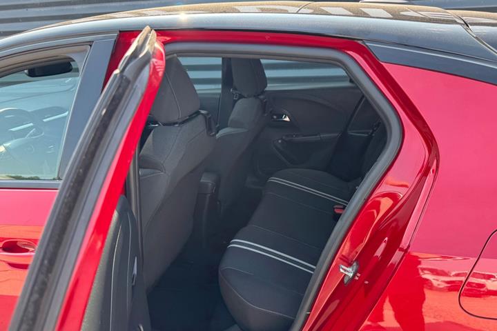 Rød Opel Corsa fra 2024