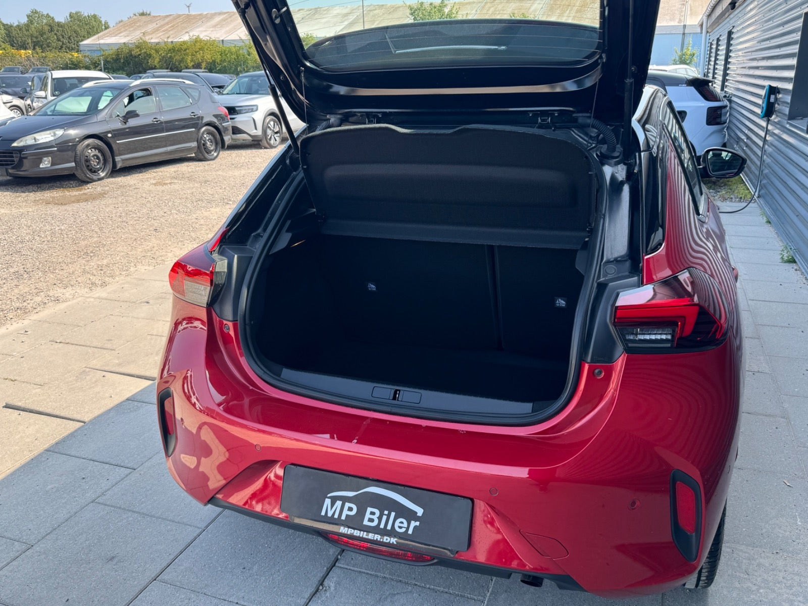 Rød Opel Corsa fra 2024