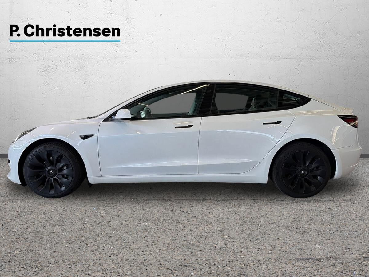 Hvid Tesla Model 3 fra 2022