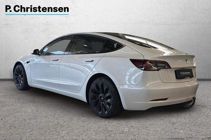 Hvid Tesla Model 3 fra 2022