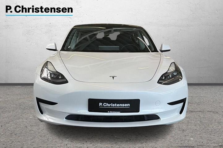 Hvid Tesla Model 3 fra 2022