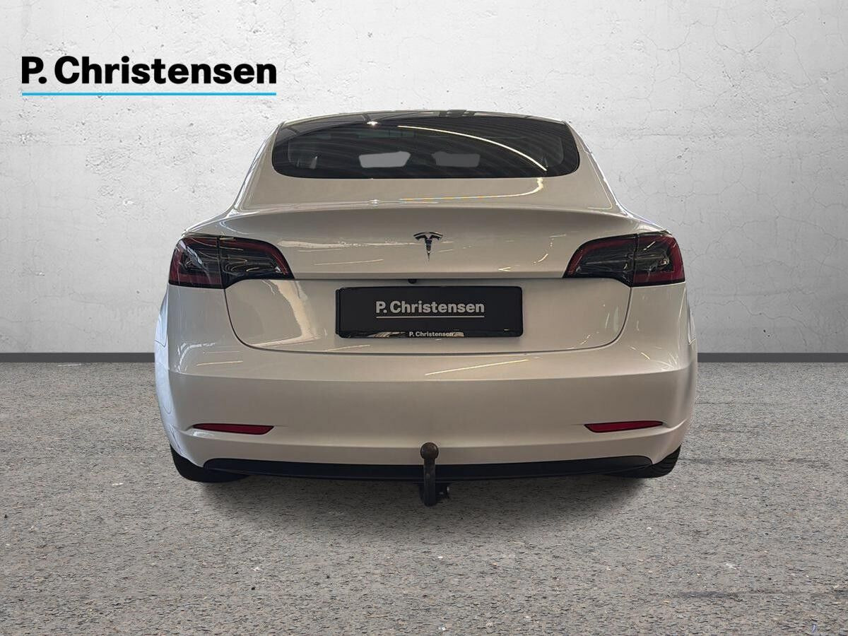 Hvid Tesla Model 3 fra 2022