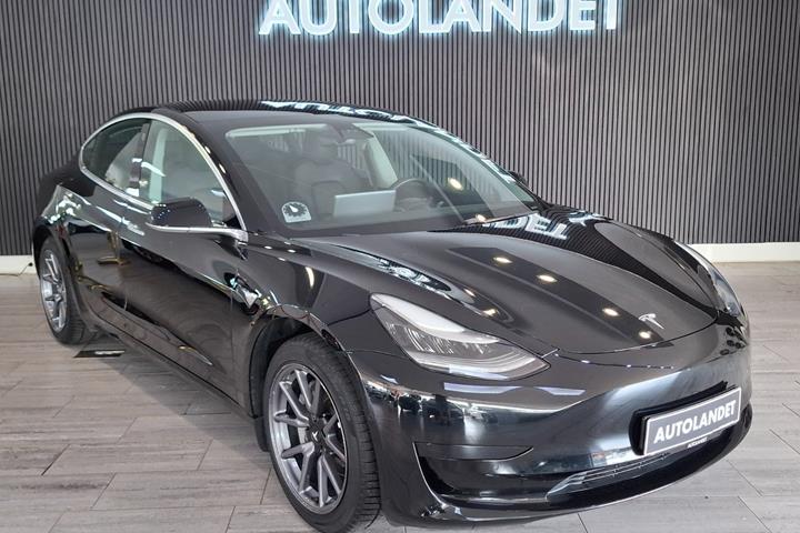 Sort Tesla Model 3 fra 2020