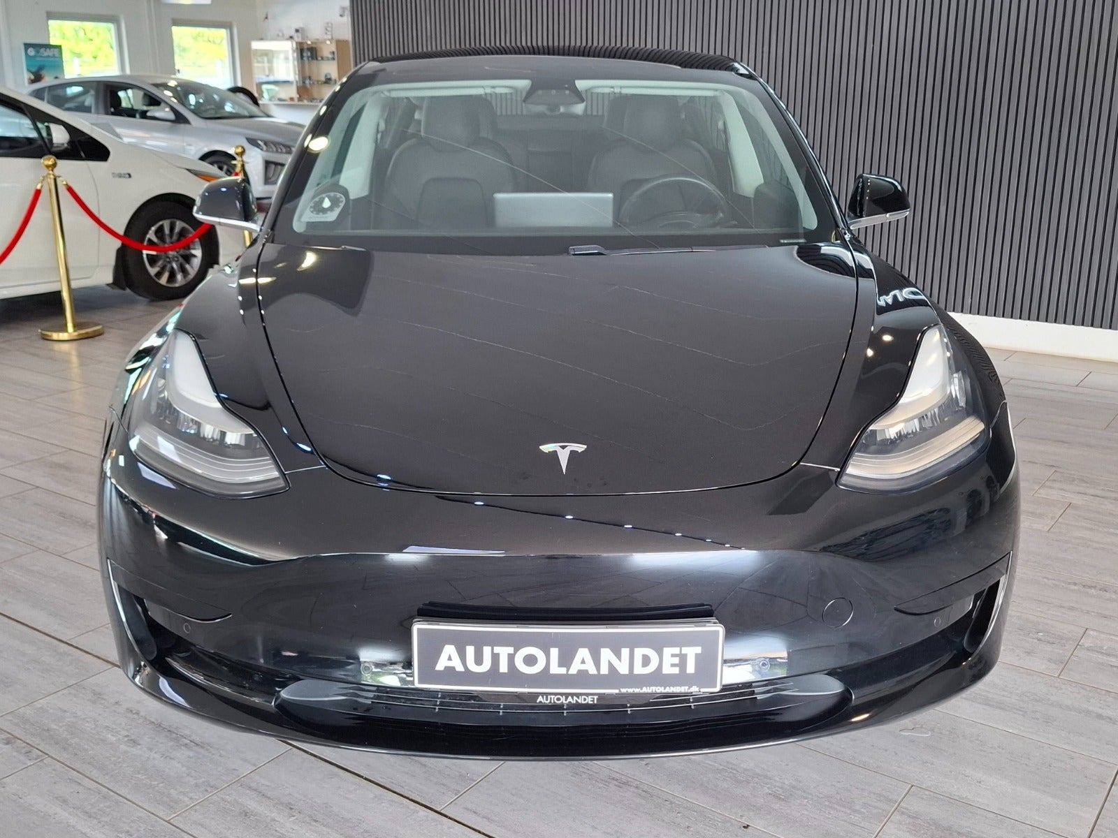 Sort Tesla Model 3 fra 2020