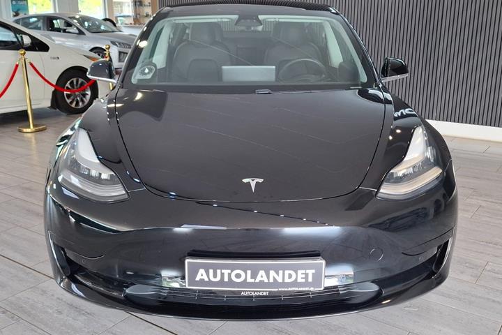 Sort Tesla Model 3 fra 2020