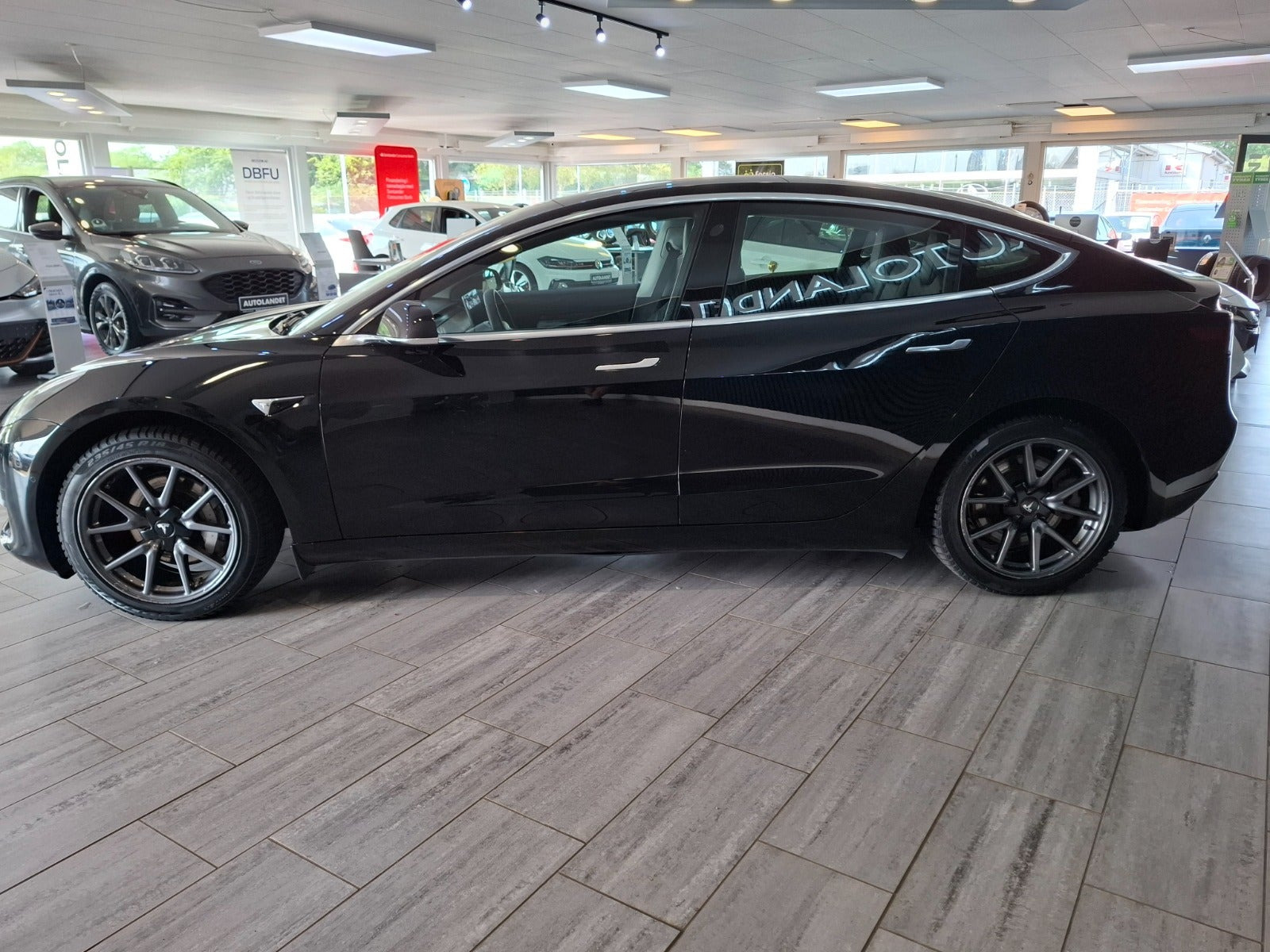Sort Tesla Model 3 fra 2020