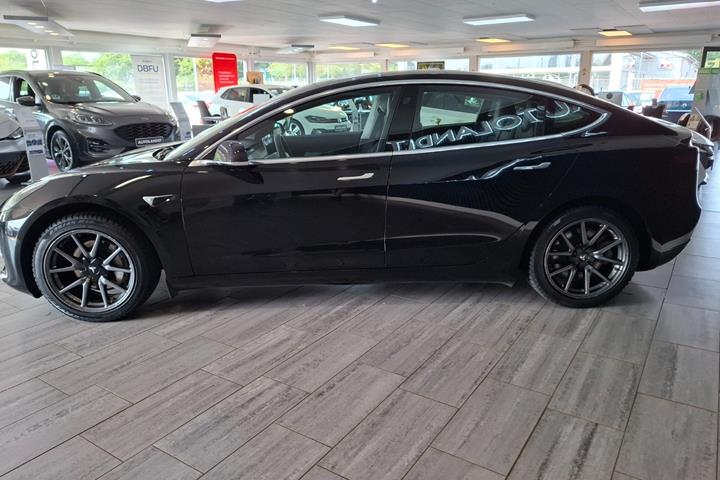 Sort Tesla Model 3 fra 2020