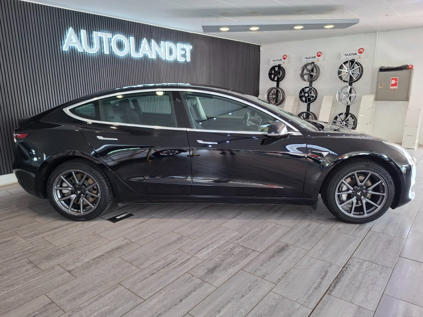 Sort Tesla Model 3 fra 2020