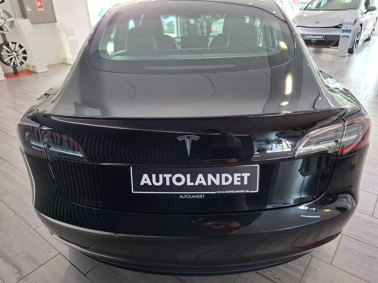 Sort Tesla Model 3 fra 2020