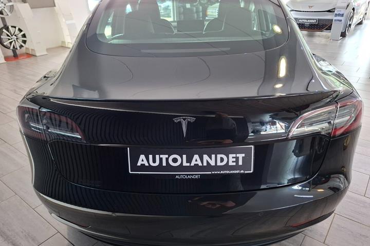 Sort Tesla Model 3 fra 2020