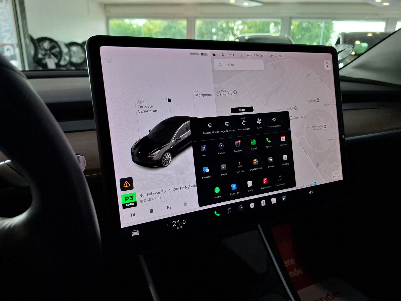 Sort Tesla Model 3 fra 2020