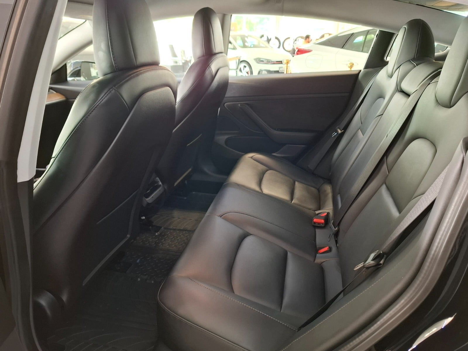 Sort Tesla Model 3 fra 2020