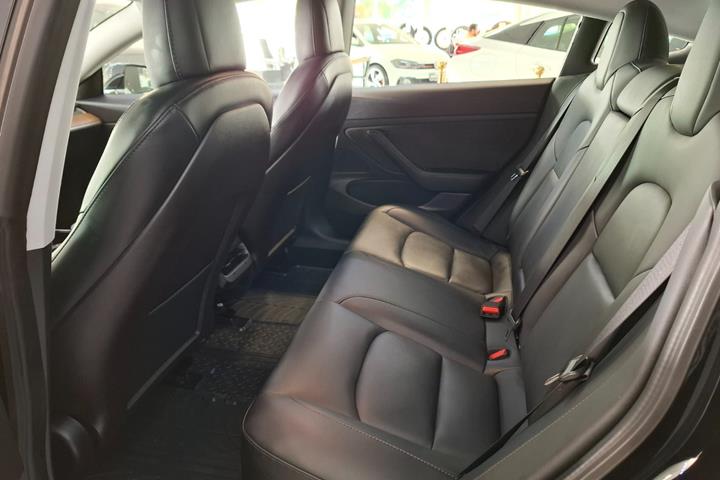 Sort Tesla Model 3 fra 2020