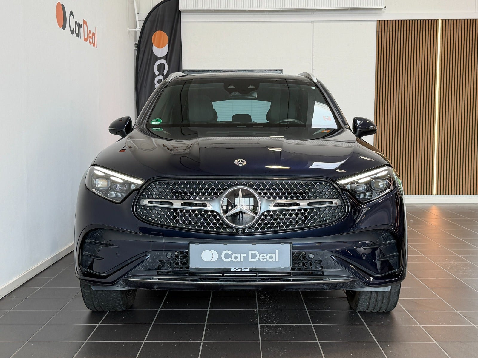 Blå Mercedes GLC300 de fra 2024