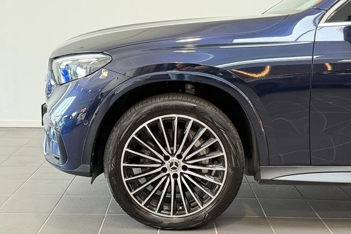 Blå Mercedes GLC300 de fra 2024