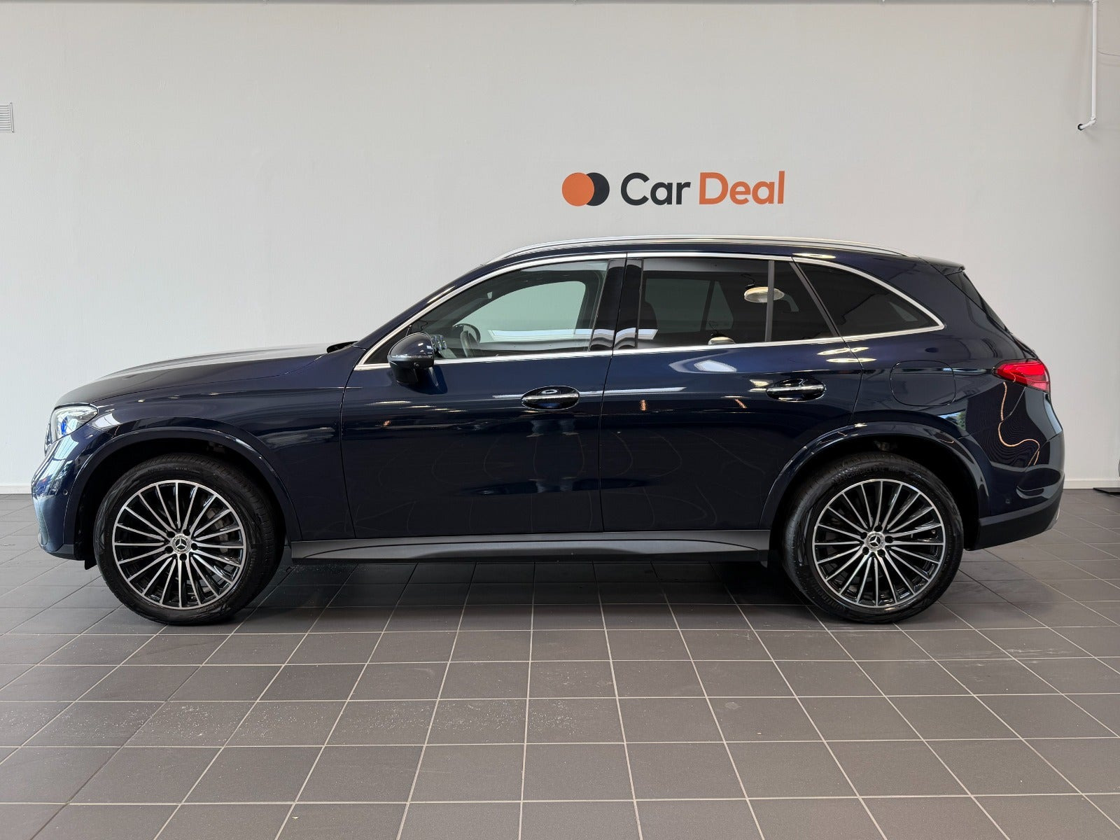 Blå Mercedes GLC300 de fra 2024