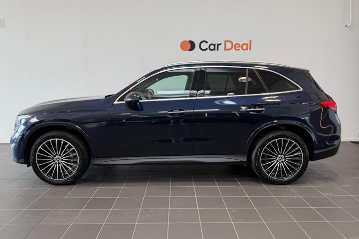 Blå Mercedes GLC300 de fra 2024
