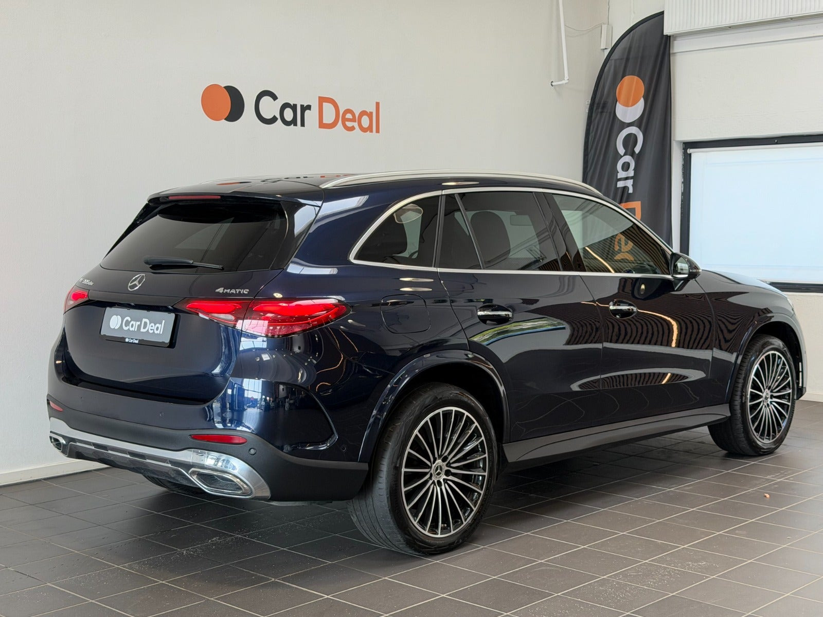 Blå Mercedes GLC300 de fra 2024