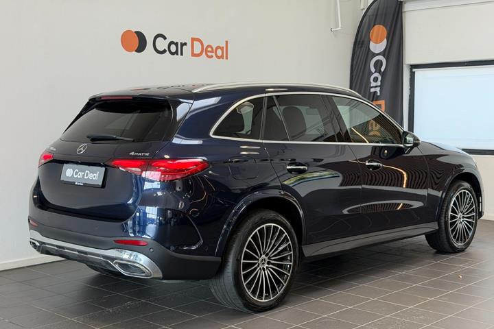 Blå Mercedes GLC300 de fra 2024