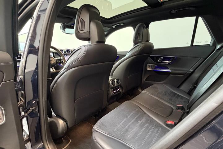 Blå Mercedes GLC300 de fra 2024